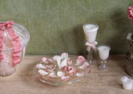 jwmspv88-artofmini.com-poppenhuis-dollhouse-glass-glas-drijf-schaal-floating-bowl-rose-petals-rozen-blaadjes