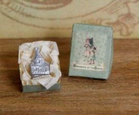 swkk17-artofmini.com-poppenhuis-dollhouse-miniature-miniatuur-kerst-christmas-kit-17-huisje-house-chruch-kerkje